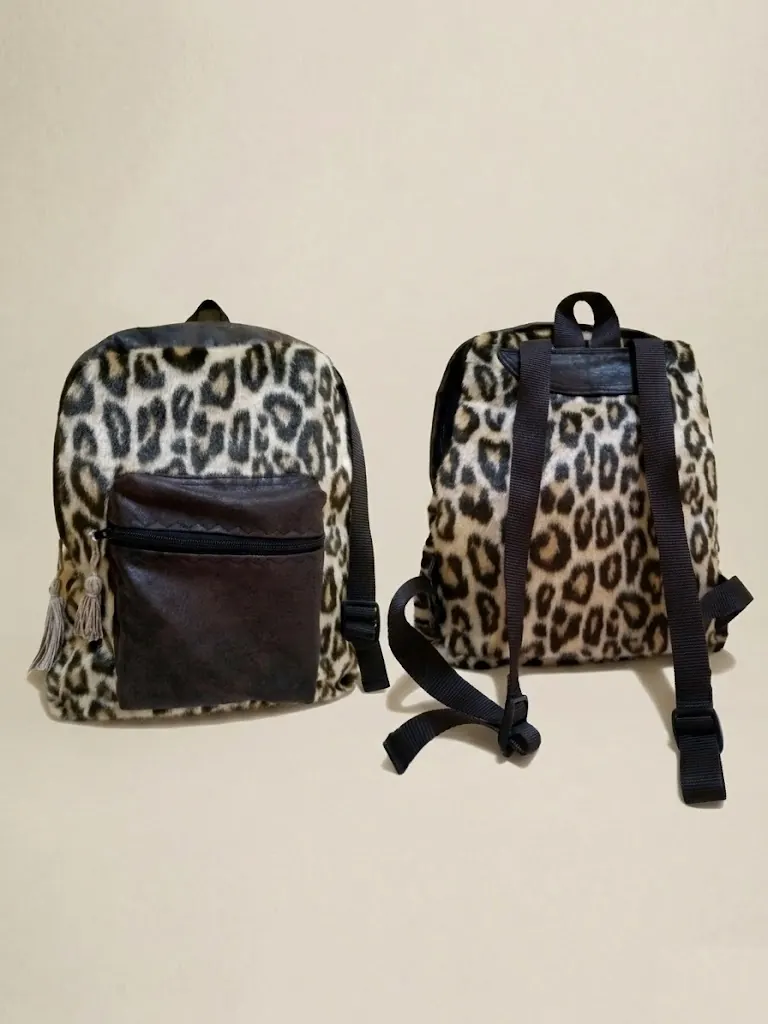 Mochila artesanal con estampado de leopardo